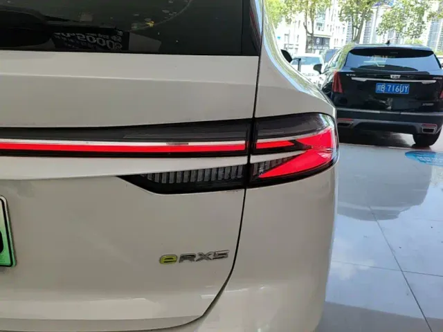 Roewe RX5 — Фото автомобиля 7
