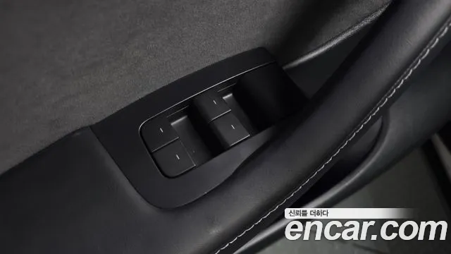 Tesla Model Y — Фото автомобиля 27