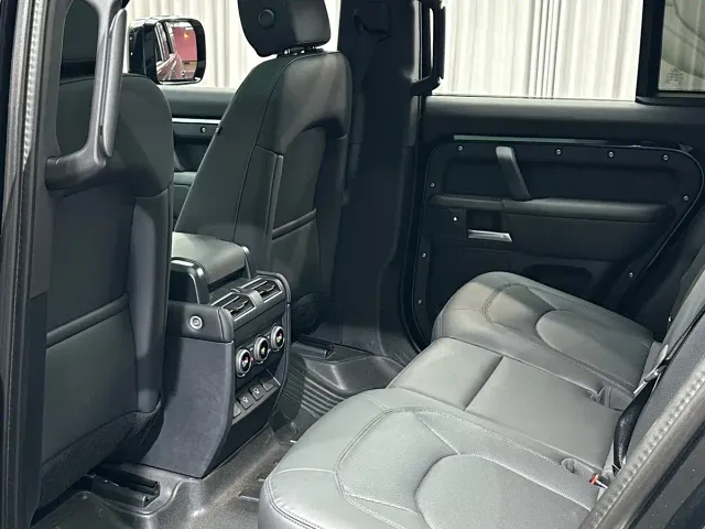 Land Rover Defender — Фото автомобиля 23