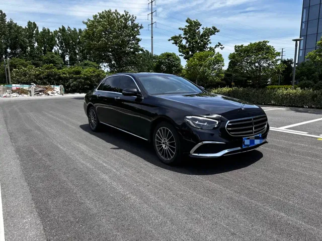 Mercedes-Benz E-Class — Фото автомобиля 2