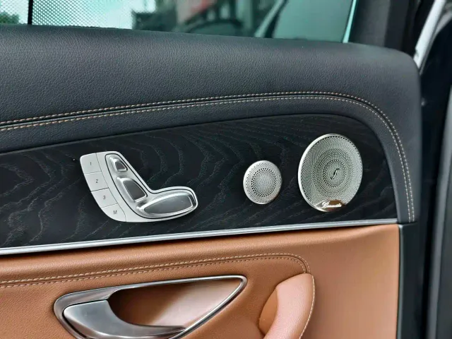 Mercedes-Benz E-Class — Фото автомобиля 11