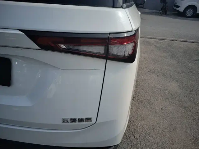 Wuling Jiachen — Фото автомобиля 7