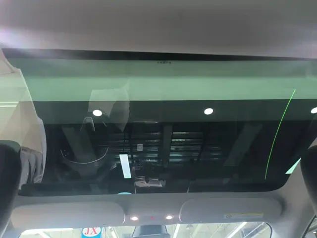 Tesla Model 3 — Фото автомобиля 17