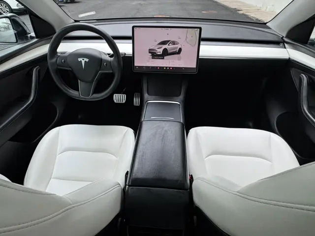 Tesla Model Y — Фото автомобиля 9