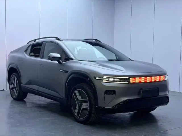 Changan Qiyuan E07 — Фото автомобиля 5