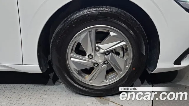 Hyundai AVANTE Новый Avante (CN7) — Фото автомобиля 21