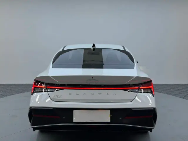 Hyundai Elantra — Фото автомобиля 6