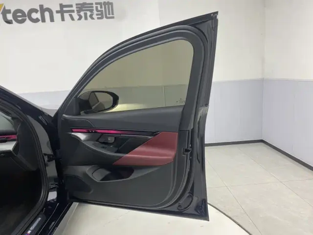 BMW i5 — Фото автомобиля 16