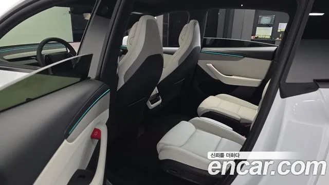 Tesla Model Y — Фото автомобиля 26