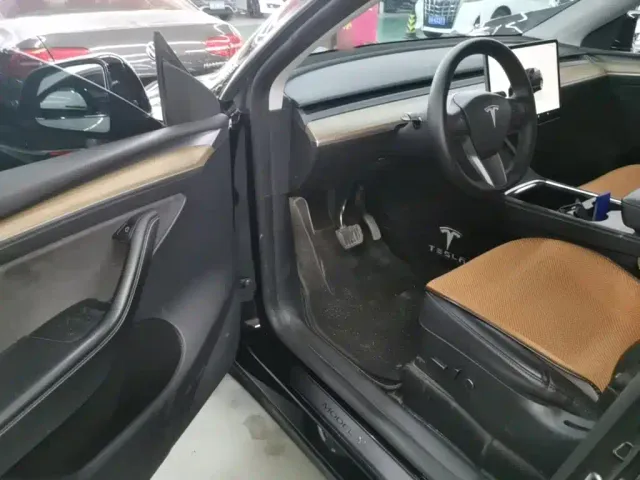 Tesla Model Y — Фото автомобиля 15