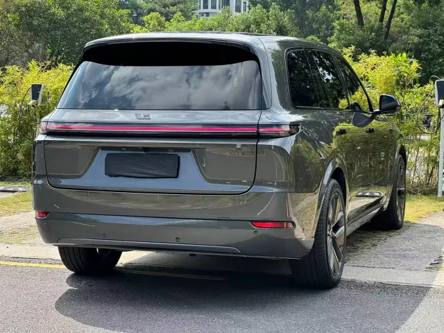 Li Auto L9 — Фото автомобиля 16