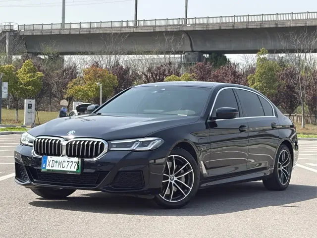 Фотография автомобиля — BMW 5 Series