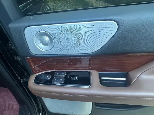 Lincoln Navigator — Фото автомобиля 16