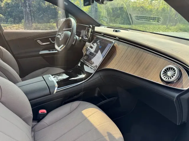 Mercedes-Benz EQE SUV — Фото автомобиля 12