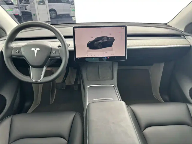 Tesla Model Y 2024 Rear-Wheel Drive Version — Фото автомобиля 5