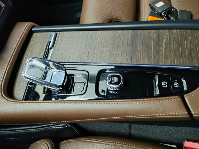 Volvo S90 — Фото автомобиля 16