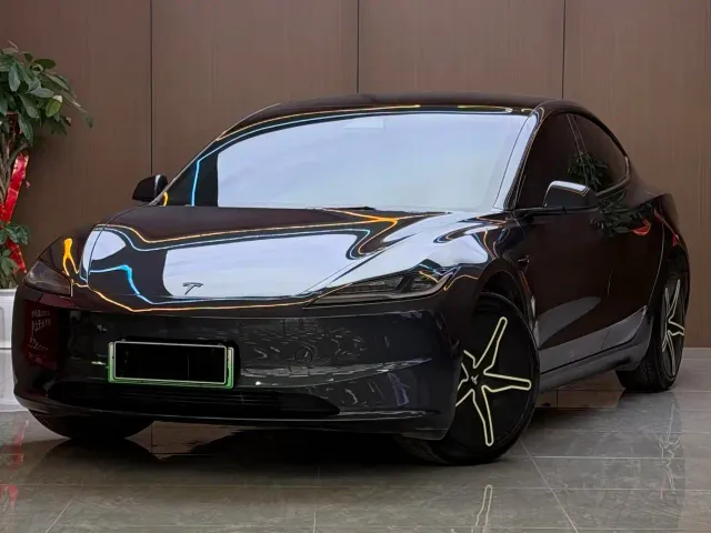 Tesla Model 3 — Фото автомобиля 3