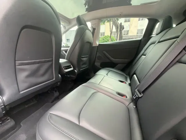 Tesla Model Y — Фото автомобиля 9