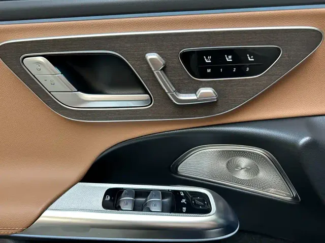 Mercedes-Benz E-Class — Фото автомобиля 16