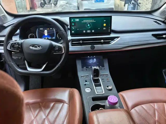 Chery Tiggo 8 — Фото автомобиля 12