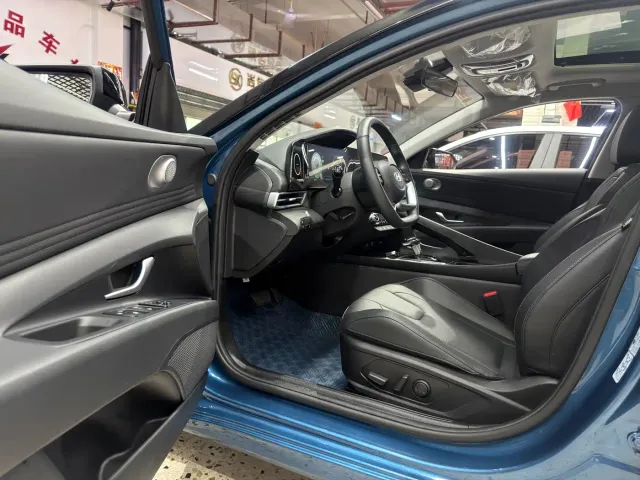 Hyundai Elantra — Фото автомобиля 10