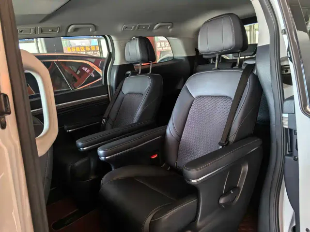 GAC Trumpchi M8 — Фото автомобиля 9