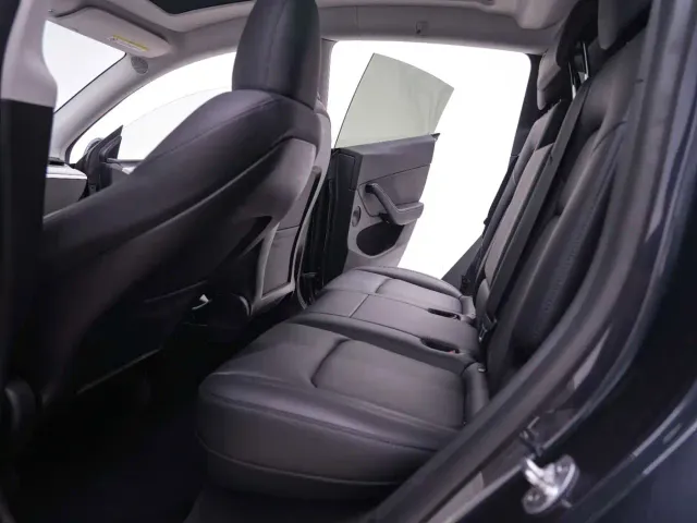 Tesla Model Y — Фото автомобиля 22
