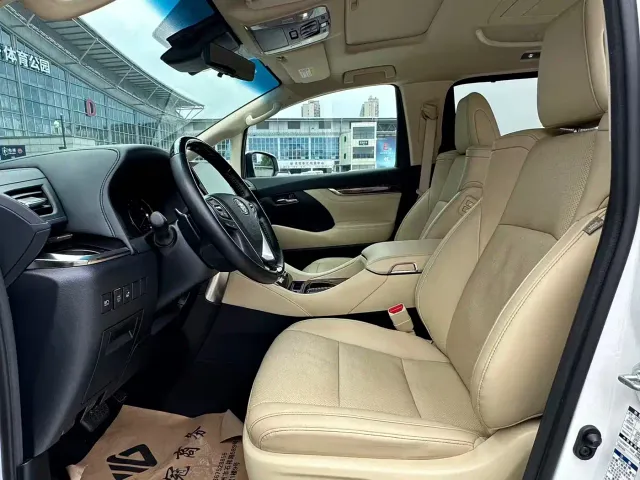 Toyota Alphard — Фото автомобиля 7