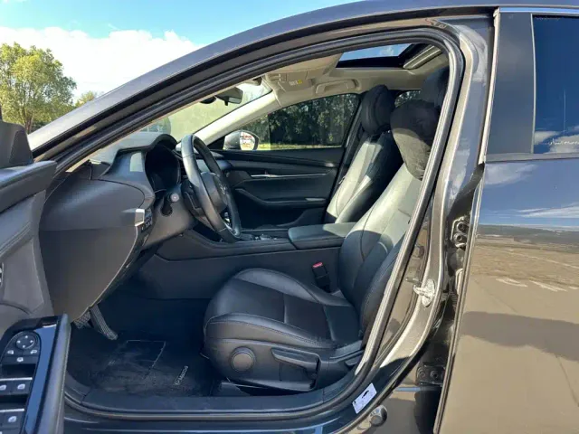 Mazda Axela — Фото автомобиля 8