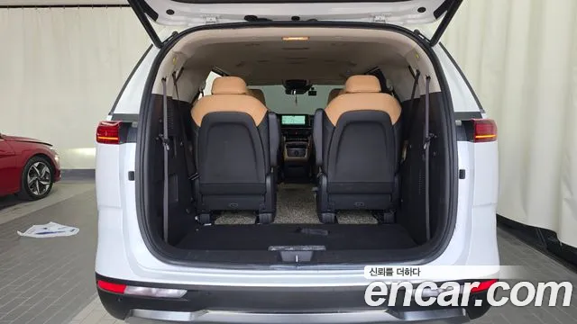 Kia Carnival Generation 4 — Фото автомобиля 23