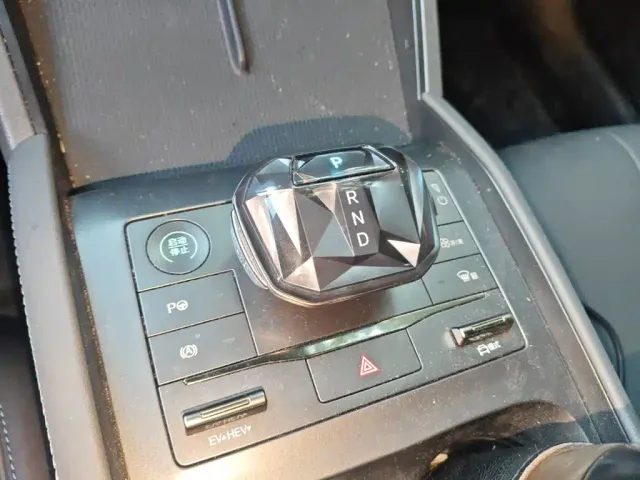 BYD Qin L — Фото автомобиля 6