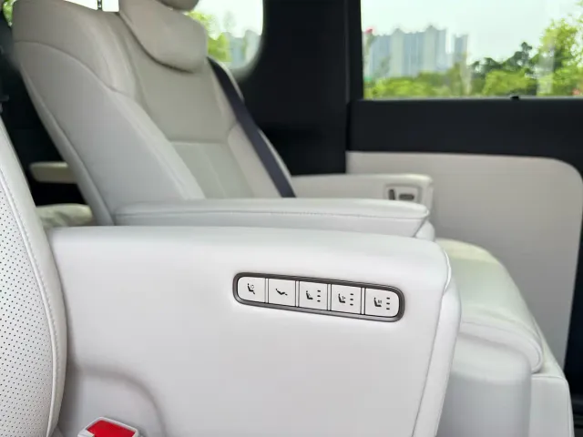 Li Auto MEGA — Фото автомобиля 19