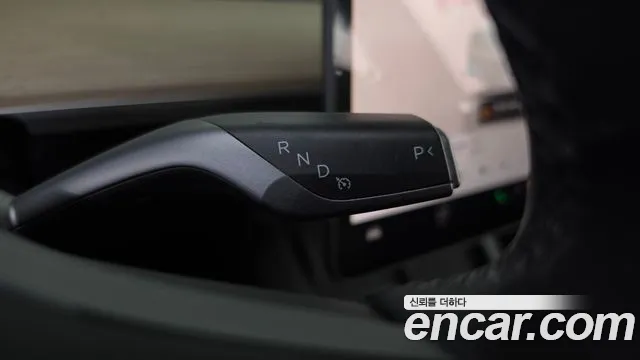 Tesla Model Y — Фото автомобиля 8