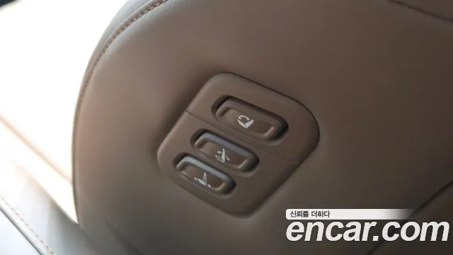 Hyundai Grandeur Grandeur (GN7) 3.5 Бензин 4WD — Фото автомобиля 16