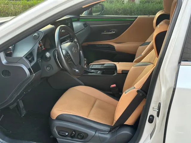 Lexus ES — Фото автомобиля 4