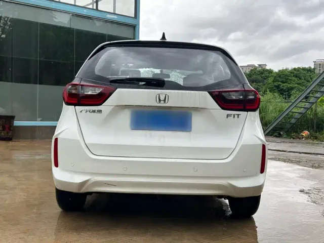 Honda Fit — Фото автомобиля 5