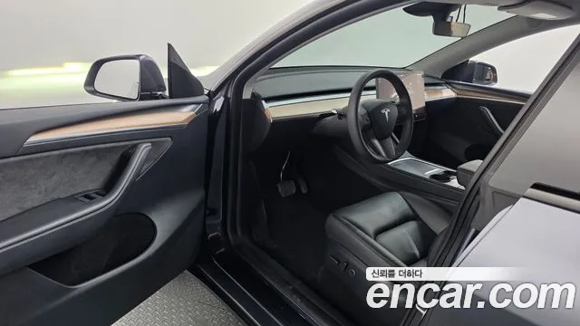 Tesla Model Y — Фото автомобиля 10