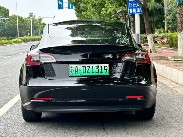 Tesla Model 3 — Фото автомобиля 5