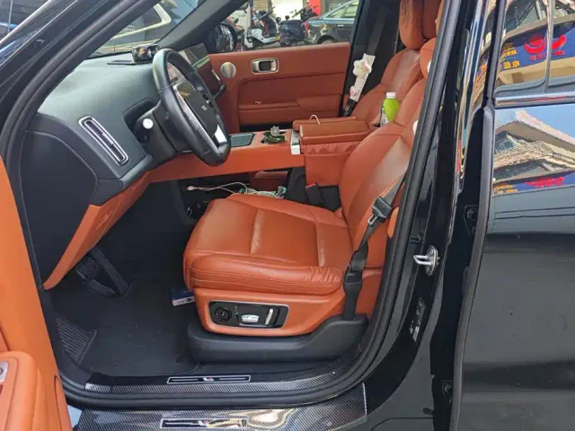 Li Auto L8 — Фото автомобиля 9
