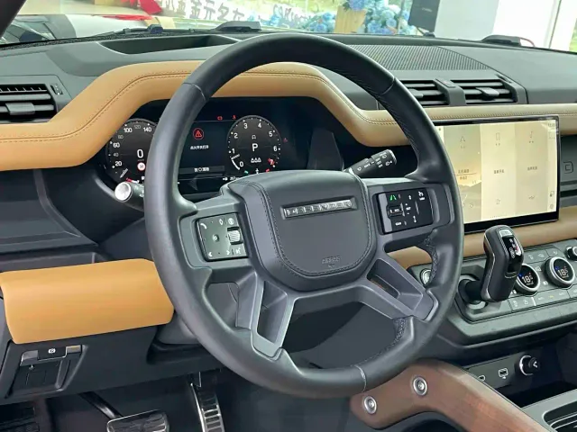 Land Rover Defender — Фото автомобиля 4