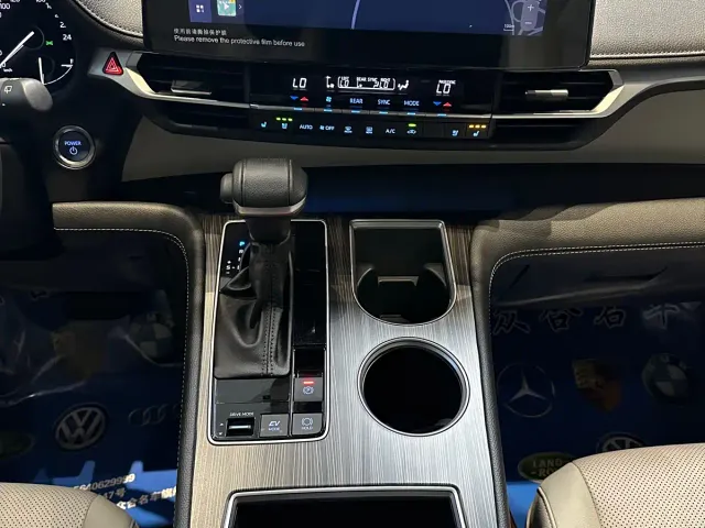 Toyota Sienna — Фото автомобиля 12