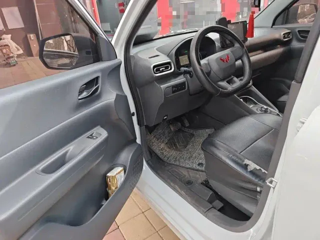 Wuling Hongguang — Фото автомобиля 12