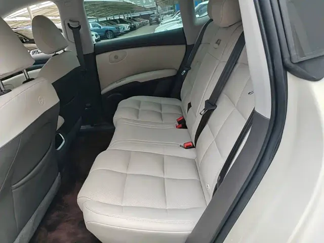 IM Motors LS6 — Фото автомобиля 16