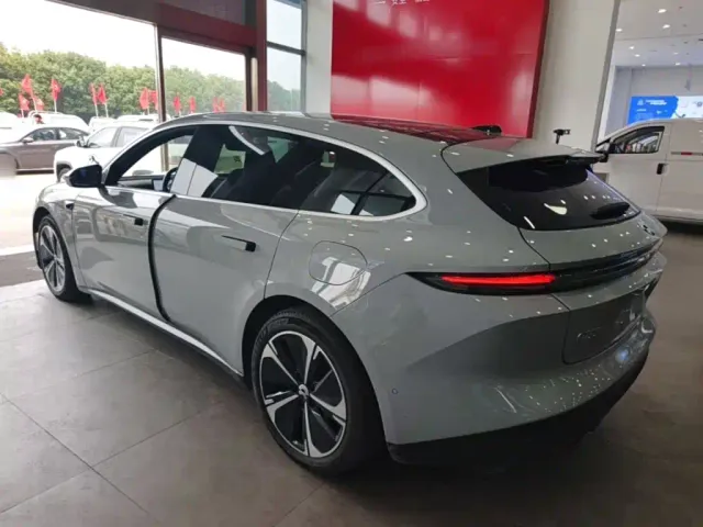Nio ET5 Touring — Фото автомобиля 4