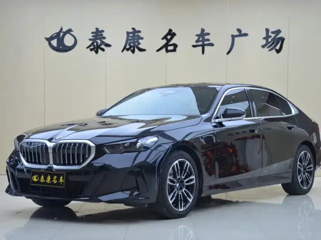 Фотография автомобиля — BMW 5 Series