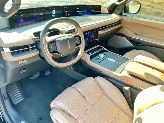Lincoln Navigator — Фото автомобиля 9