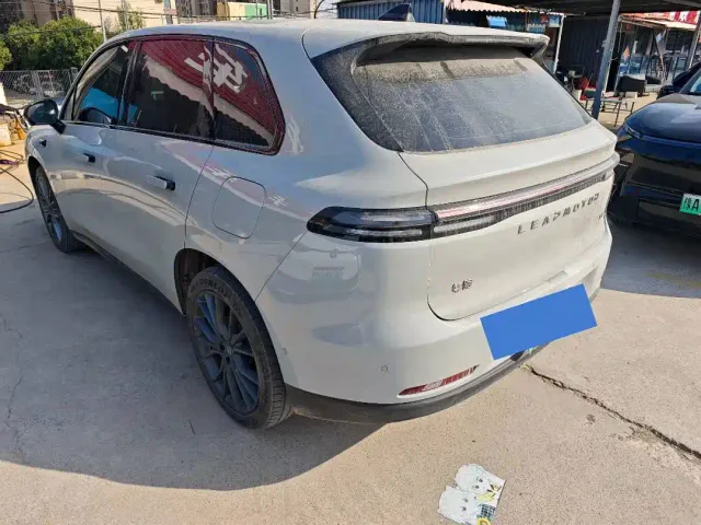 Leapmotor C10 — Фото автомобиля 5