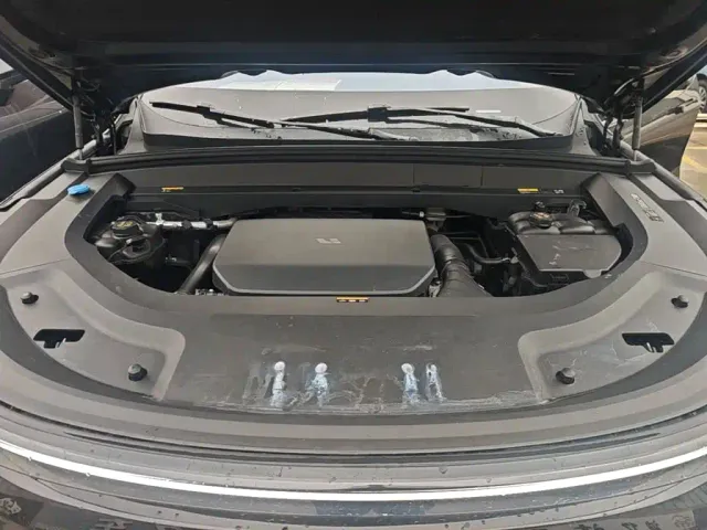 Li Auto L8 — Фото автомобиля 19