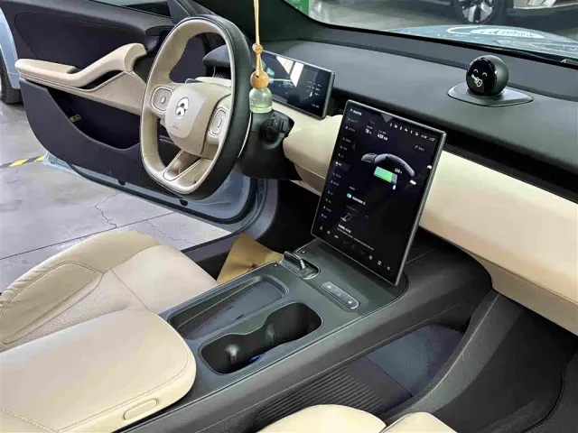 Nio ET5 — Фото автомобиля 6