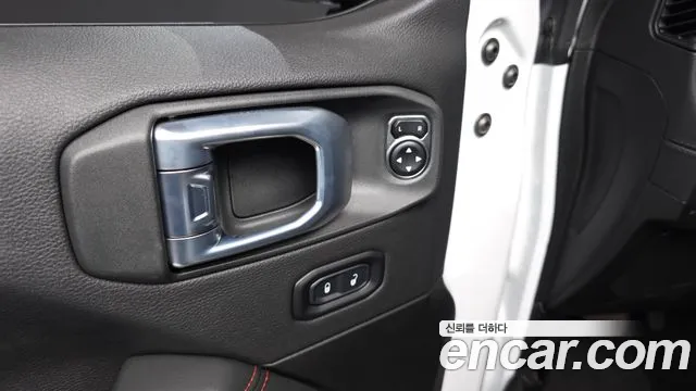 Jeep Wrangler JL — Фото автомобиля 30